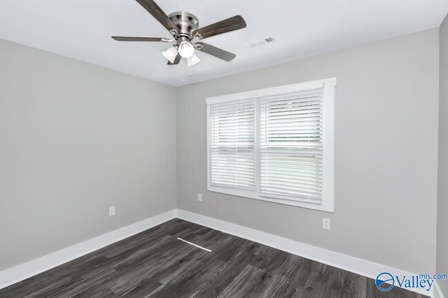 Building Photo - 908 Fairway Dr NW