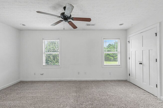 Building Photo - 105 Kenan Lp