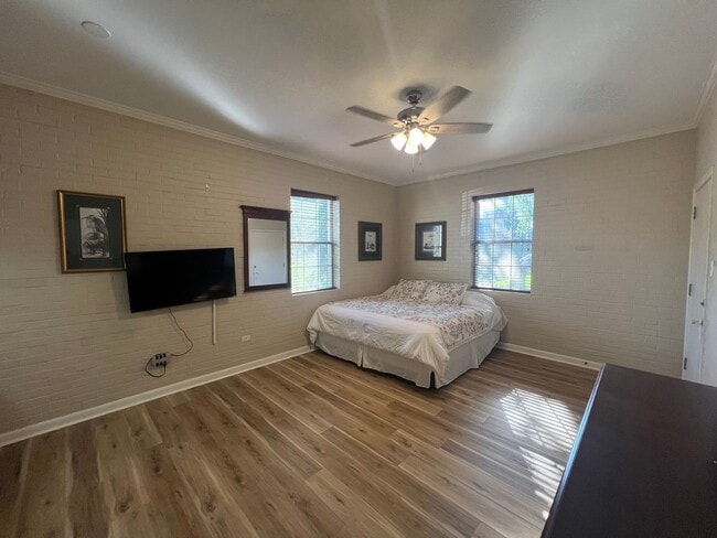 Building Photo - Bendel Gardens Apartment