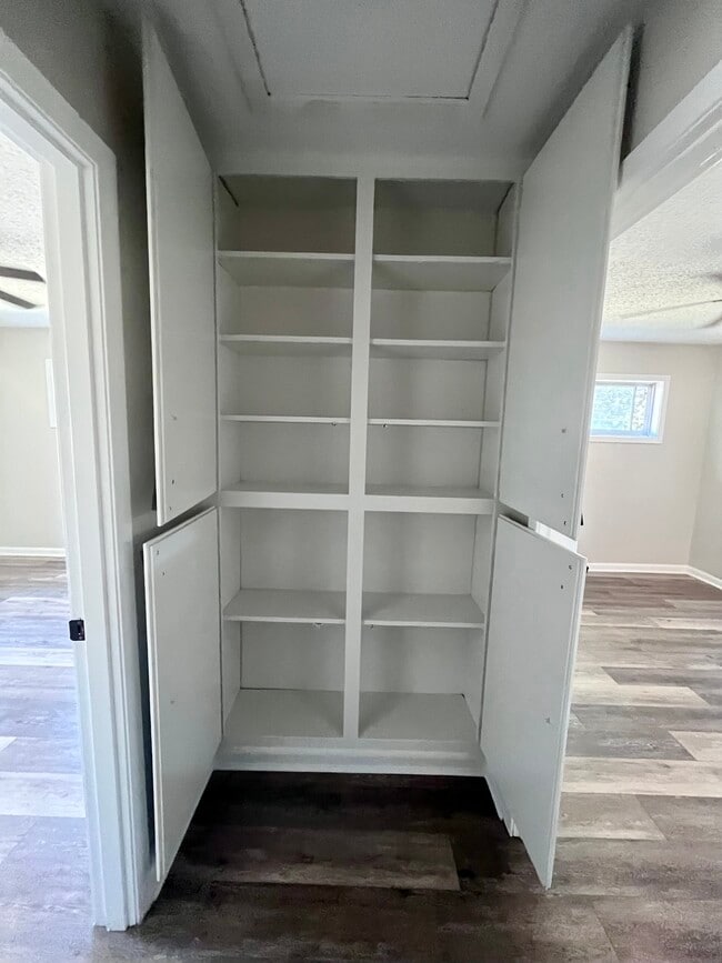 Building Photo - 609 Hemlock St