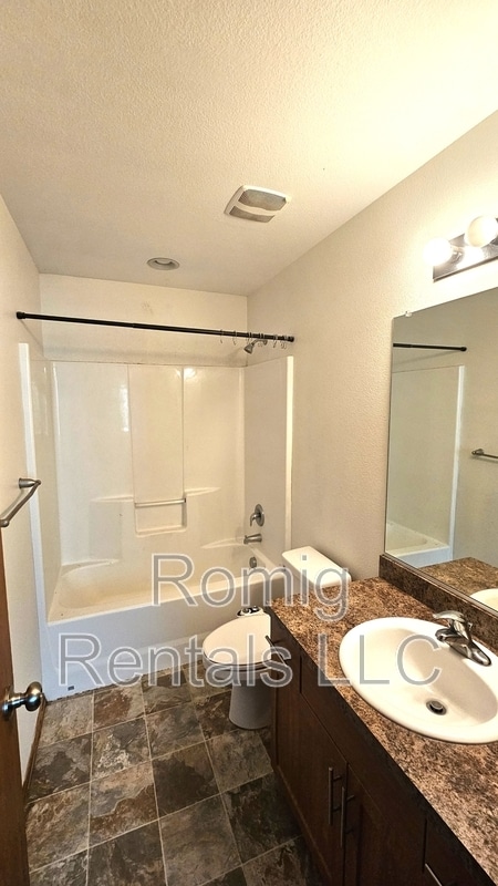 Building Photo - 3608 NE 81st Cir