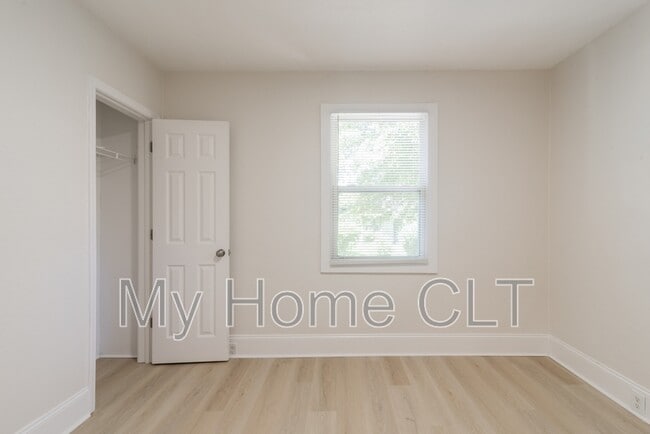 Building Photo - 314 Elm St
