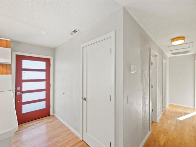 Building Photo - 3603 W Canal Dr