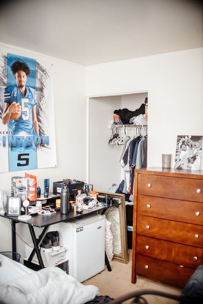 Building Photo - 16 Cranfield Ct