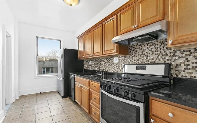 Building Photo - The bright and well proportioned living ro...