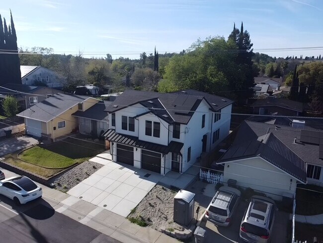 Building Photo - 4740-4760 3rd St, Rocklin, CA 95677