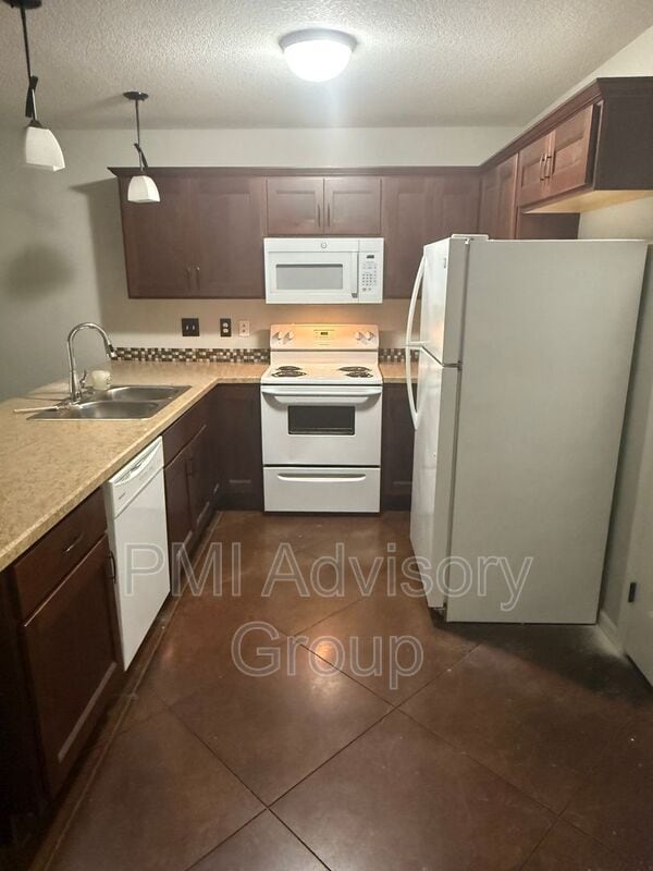 Building Photo - 2721 SE Taurus Ct