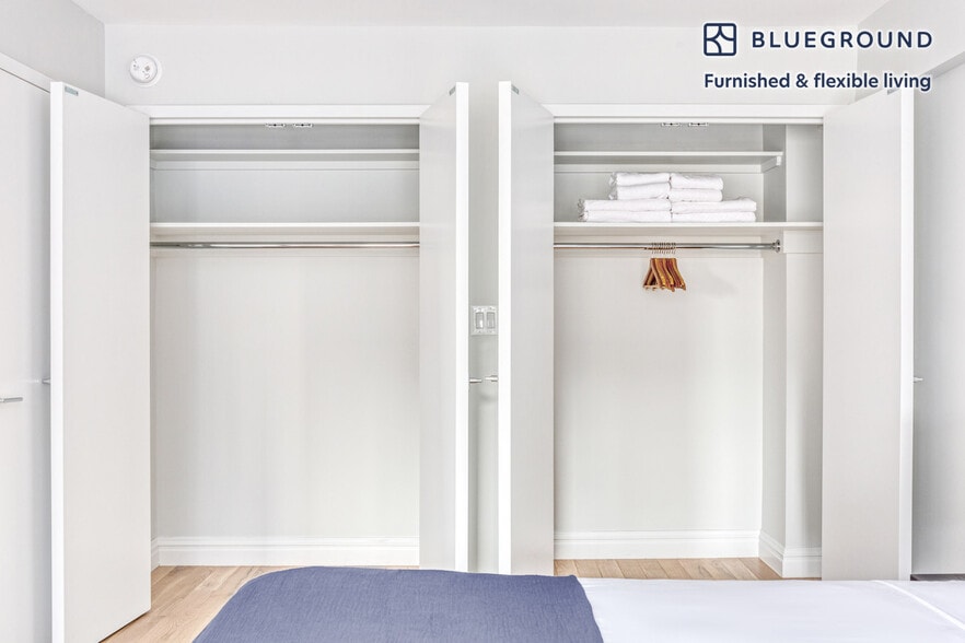 Building Photo - 340 E 51st St