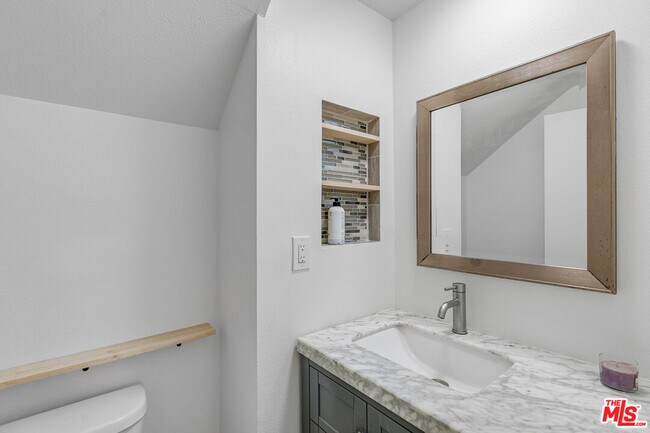 Building Photo - 12358 Moorpark St