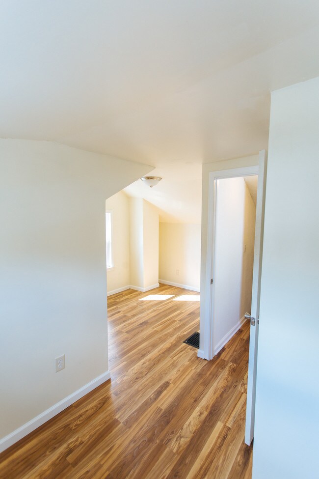 Bedroom 3 - 831 Comfort St