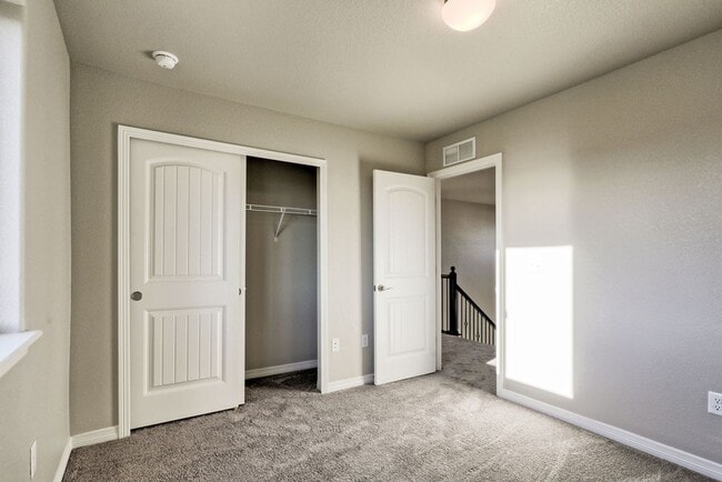 Building Photo - 3 Bedroom 2 1/2 Bath in Northwest Loveland