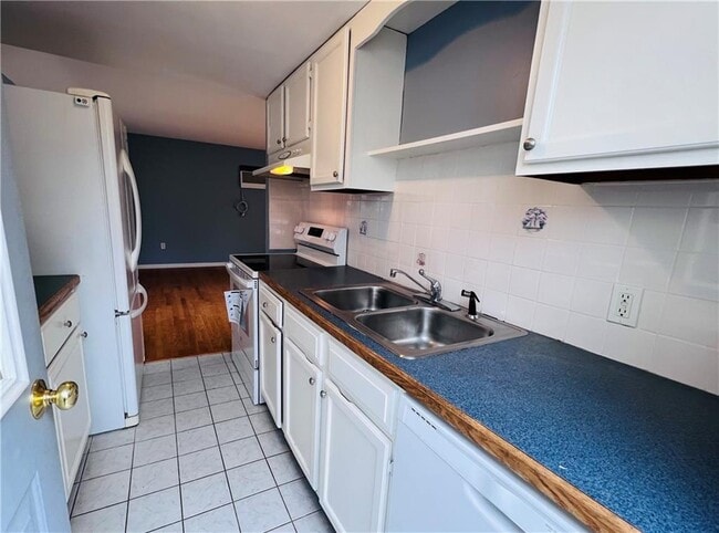 Building Photo - 93 Grand View Dr