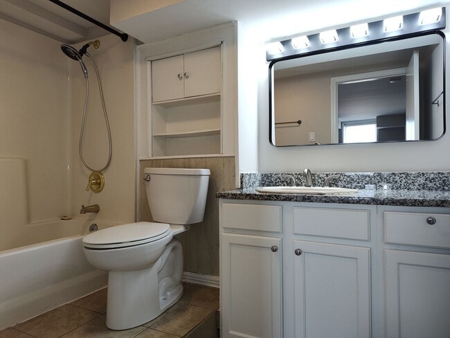 Building Photo - Recently renovated 2-bedroom Duplex in LoSo!