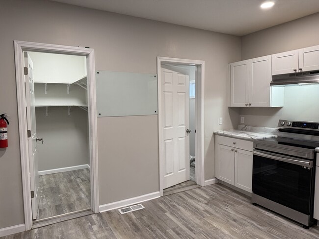 Building Photo - 821 Hazard Ave