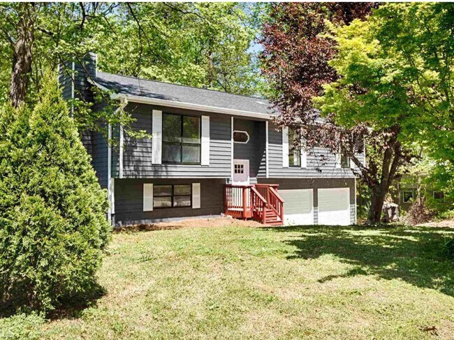 Building Photo - 650 Gregory Manor Dr SW