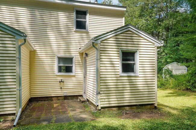 Building Photo - 4 Linda Ln