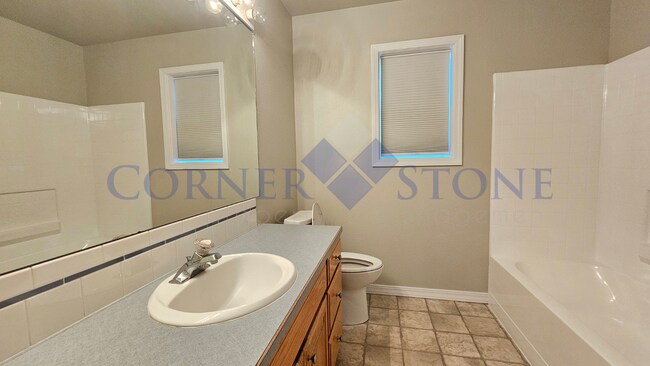 Building Photo - Spacious Home with Large Garage!