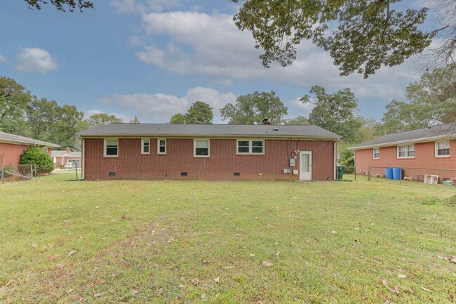 Building Photo - 105 Adams Dr