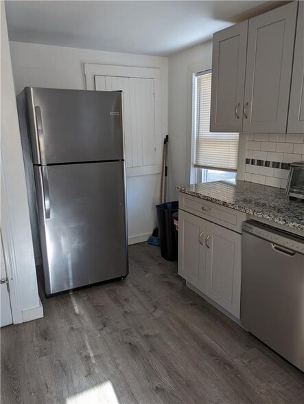 Building Photo - 27 Mt Vernon St