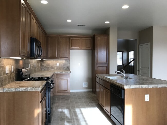 Building Photo - 1235 Bluegrass Ct