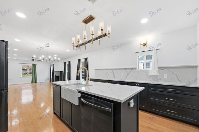 Building Photo - 1622 Hollywood Ave