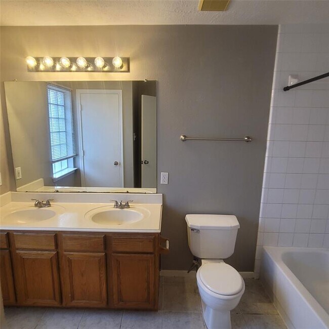 Building Photo - 1411 Hunter Ridge Ct