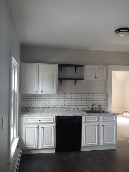 Building Photo - 90 Sagamore St