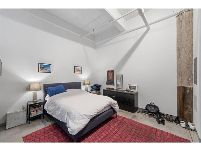 Building Photo - 700 N Washington Ave