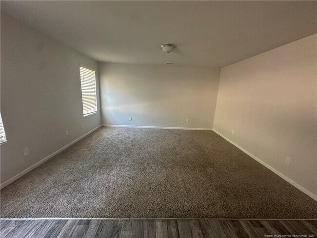 Building Photo - 910 Sapphire Stone Ln