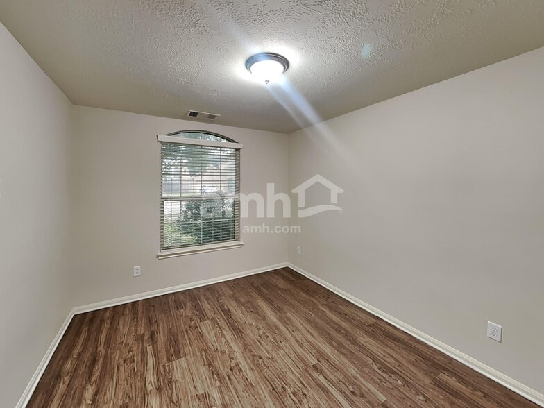 Building Photo - 2420 Avalon Trace Ln