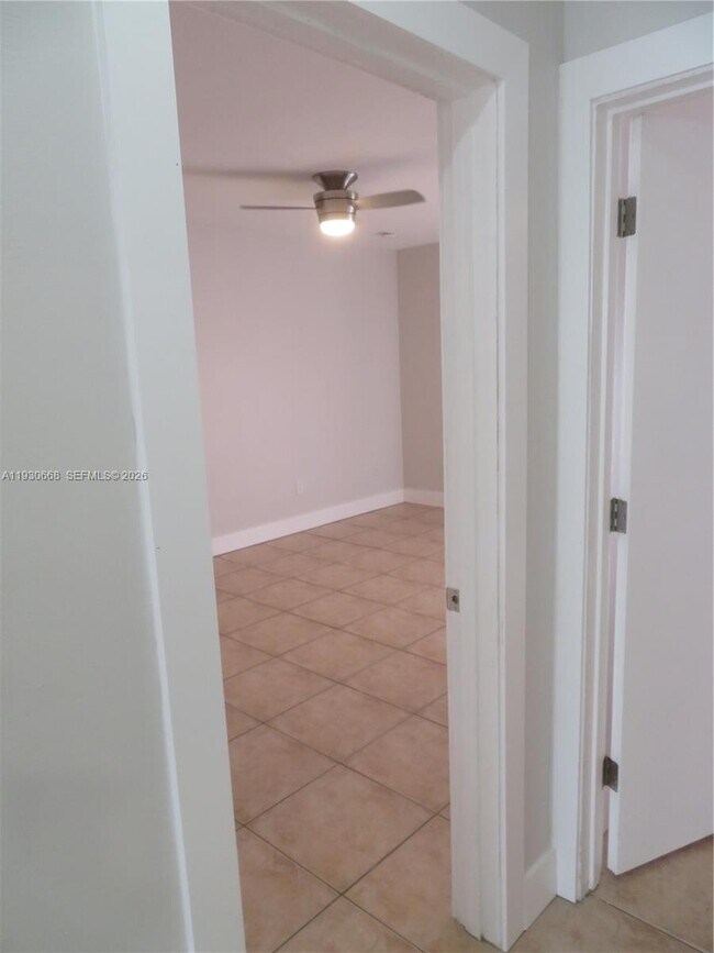 Building Photo - 7328 Miami Lakeway S