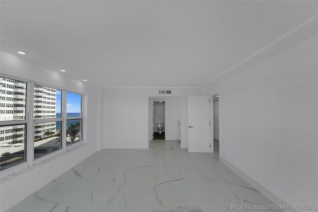 Building Photo - 3900 Galt Ocean Dr