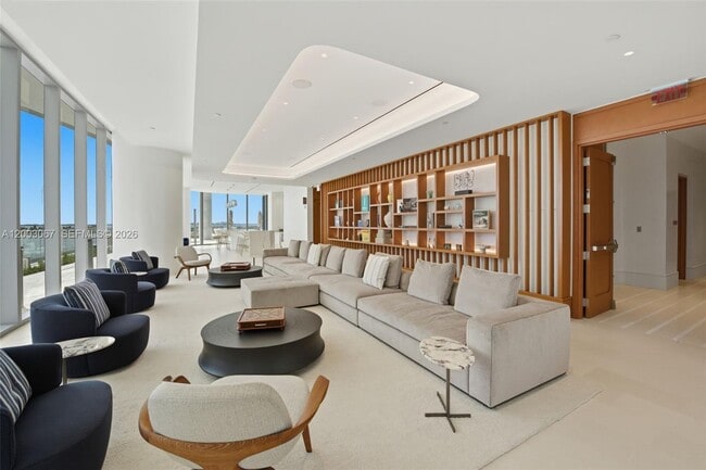 Building Photo - 175 SE 25th Rd