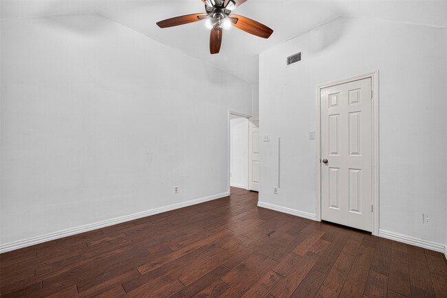 Building Photo - 6311 Drake Elm Dr