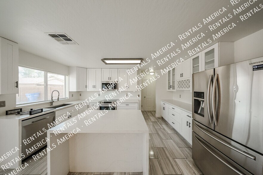 Building Photo - 7315 S 30th Ave