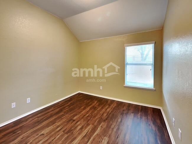 Building Photo - 9613 Glenshee Dr