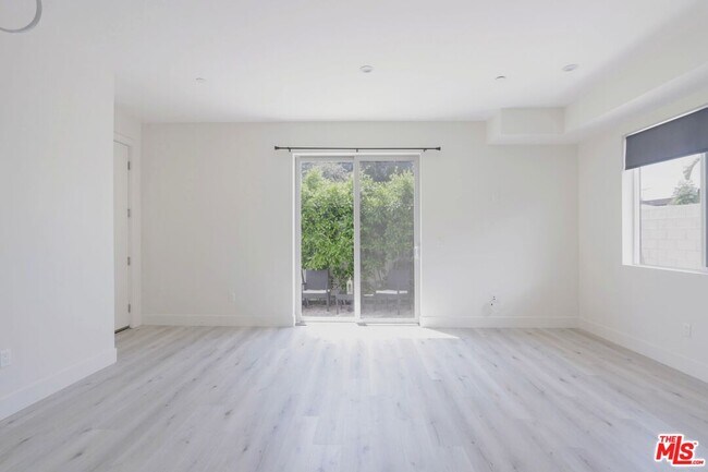 Building Photo - 5832 Tujunga Ave