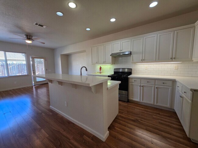 Building Photo - 4 bedroom in north Turlock!