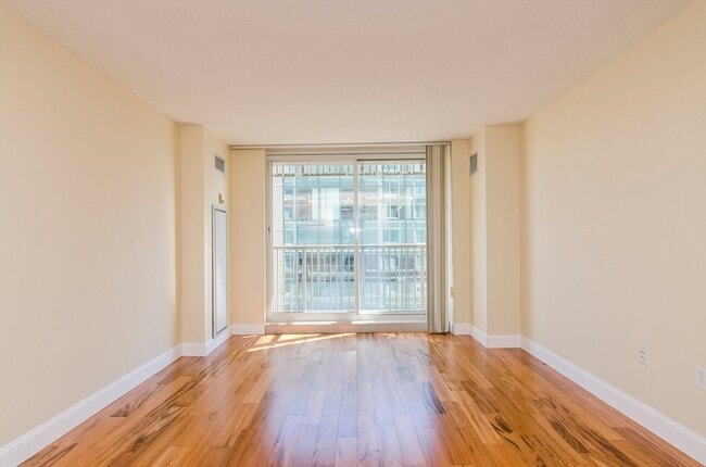 Building Photo - 10 Museum Way