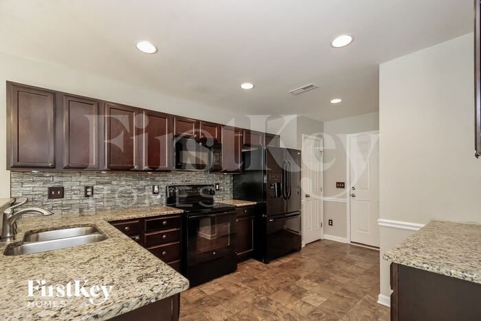 Building Photo - 2194 Longburn Dr