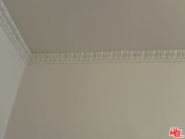 Building Photo - 5564 W 6th St