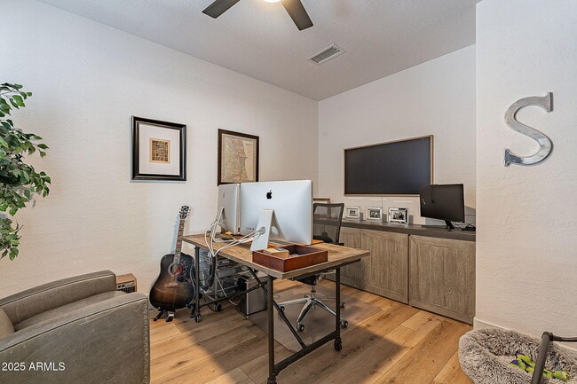 Building Photo - 194 W Sunburst Ln