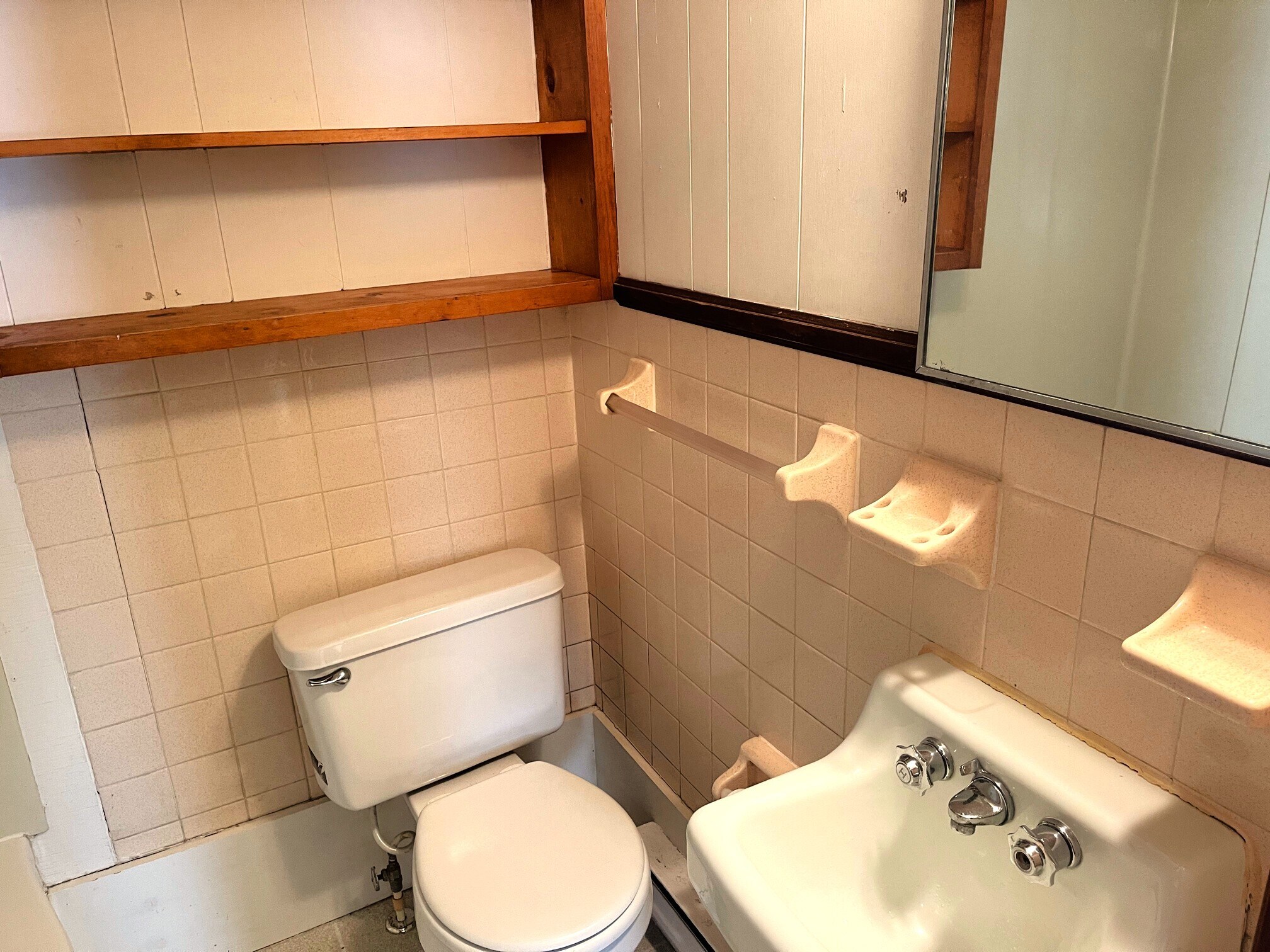 Bathroom - 1720 Freeland Rd