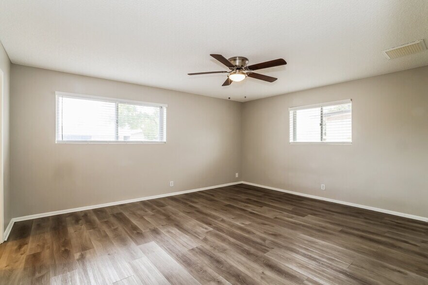 Building Photo - 6643 E Decatur St