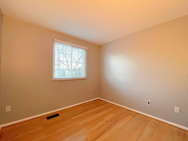 Building Photo - Newly Renovated 3 Bed 2.5 Bath Townhome With A Fenced Yard In Bannerwood Community