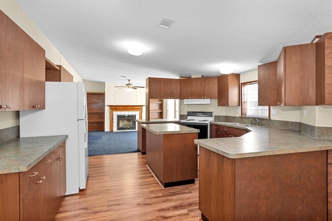 Building Photo - 11261 Rose Rd