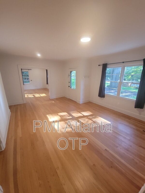 Building Photo - 1952 Wellbourne Dr NE