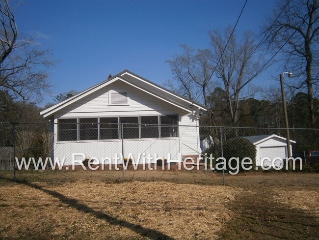 Building Photo - GORGEOUS RANCH/ GRAND PA'S BUNGELOW/ 1.6 ACRES/ FRONT PORCH/ PRIVATE YARD
