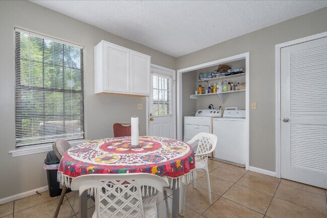 Building Photo - 101 Coventry Woods Dr