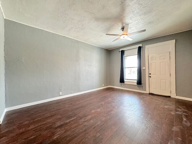 Building Photo - 3906 Tularosa Ave